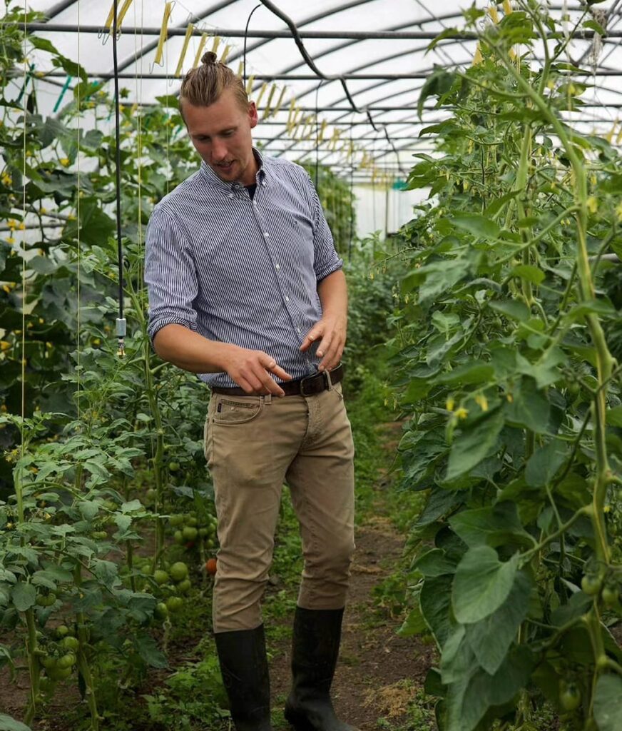 Rondleiding Yn ´e Sinne Farm door de tuin en de kassen